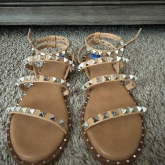 Sandals - Picture 2 of 6